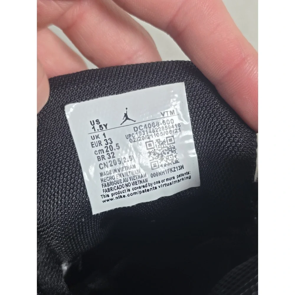 Jordan Air Jordan 1 Mid White Black Pink Sneaker Unisex Kids 1.5Y 554725-180 - Picture 10 of 11